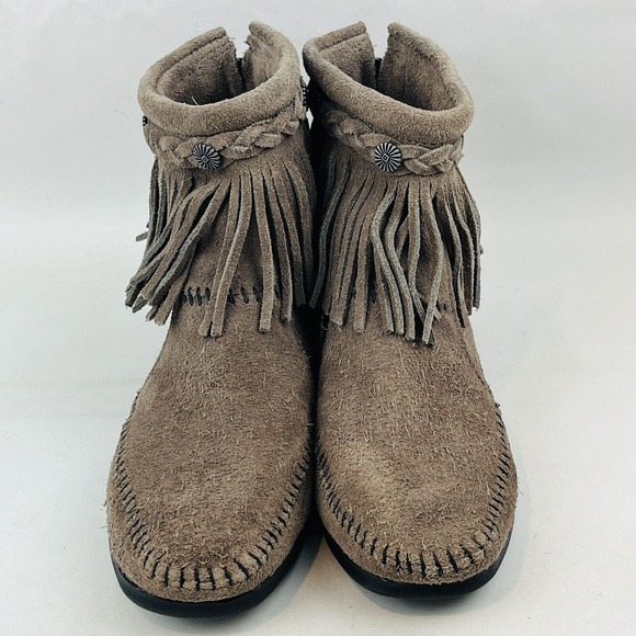 Womens 6 Minnetonka Moccasin Boots Gray Suede Fringe Back Zip High Top Medallion - Picture 3 of 8